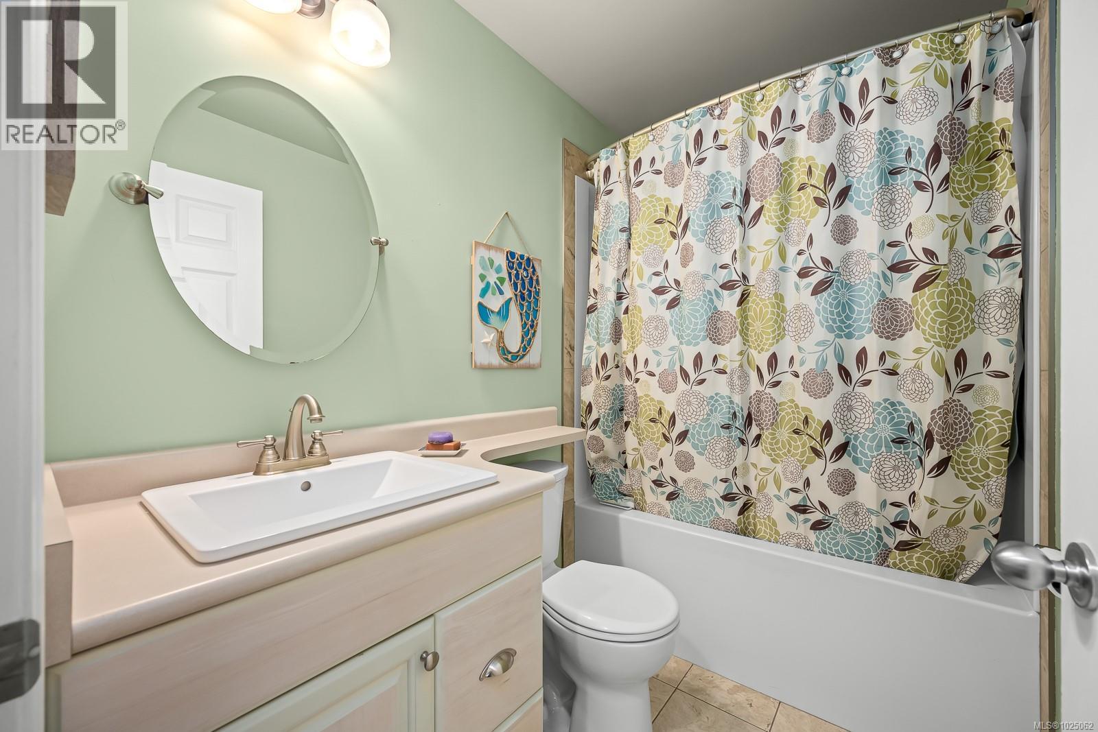 3879 Wavecrest Rd, Campbell River