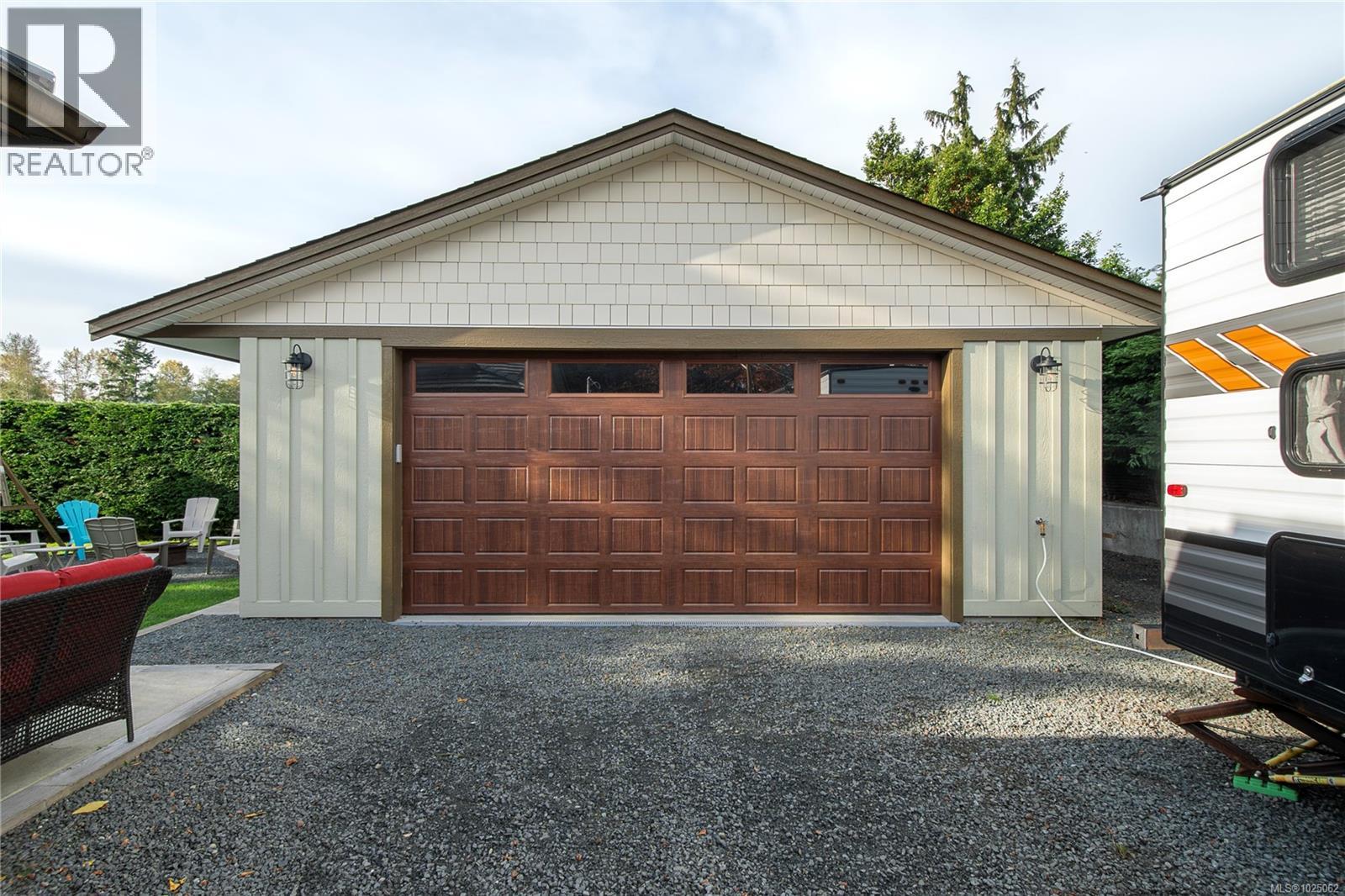 3879 Wavecrest Rd, Campbell River