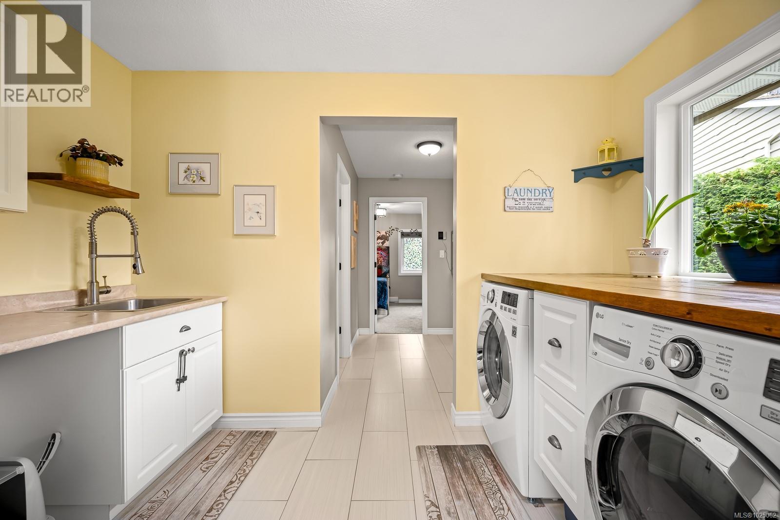 3879 Wavecrest Rd, Campbell River