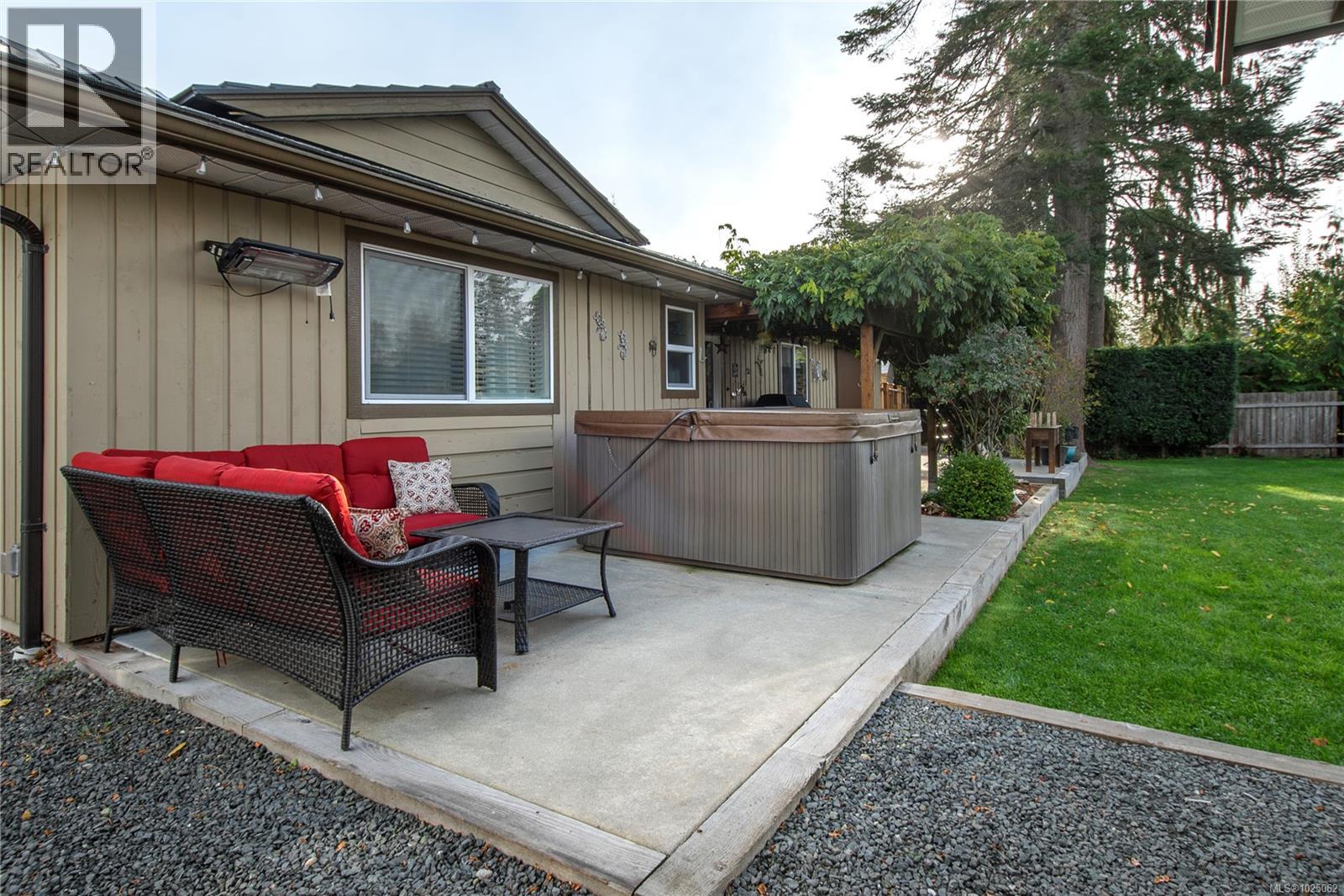 3879 Wavecrest Rd, Campbell River