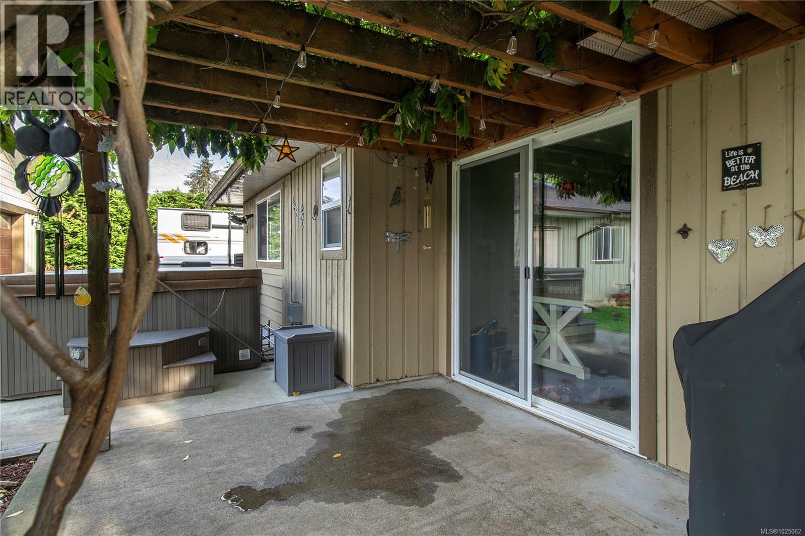 3879 Wavecrest Rd, Campbell River