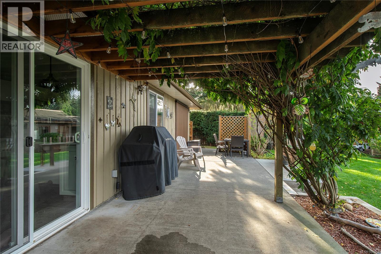 3879 Wavecrest Rd, Campbell River