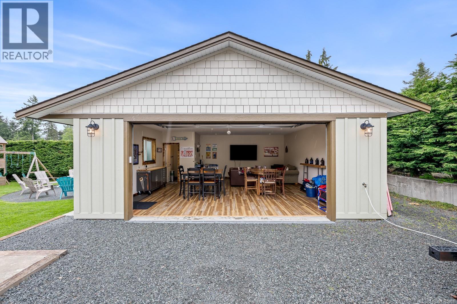 3879 Wavecrest Rd, Campbell River