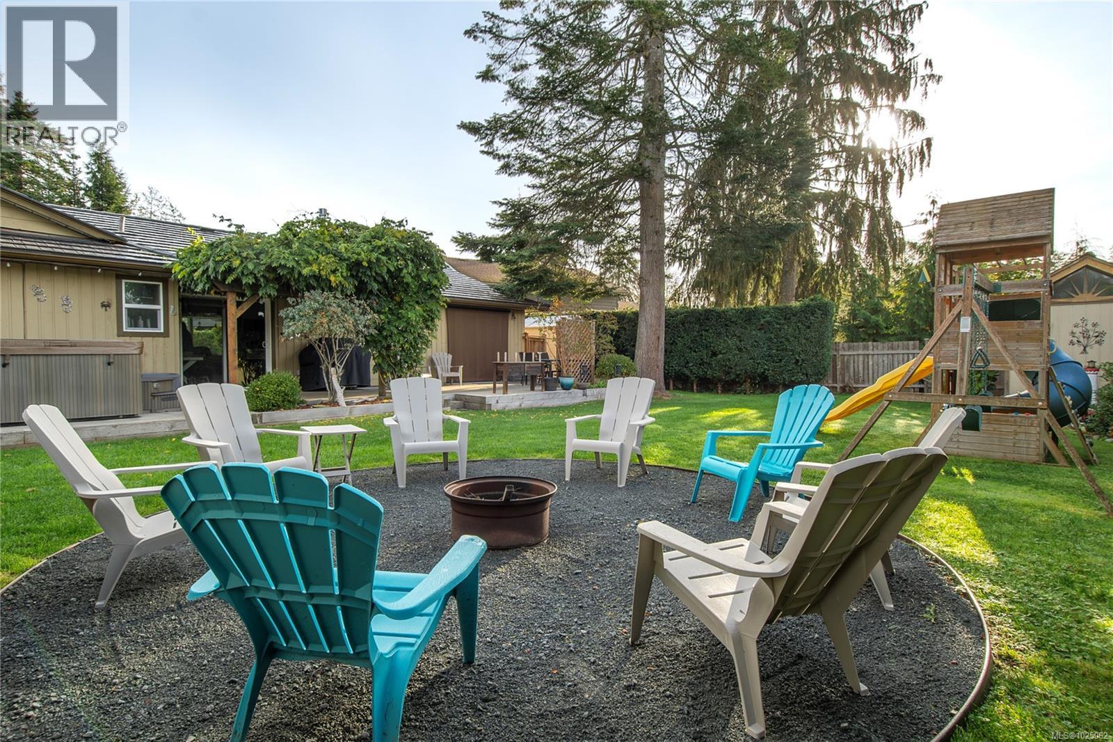 3879 Wavecrest Rd, Campbell River