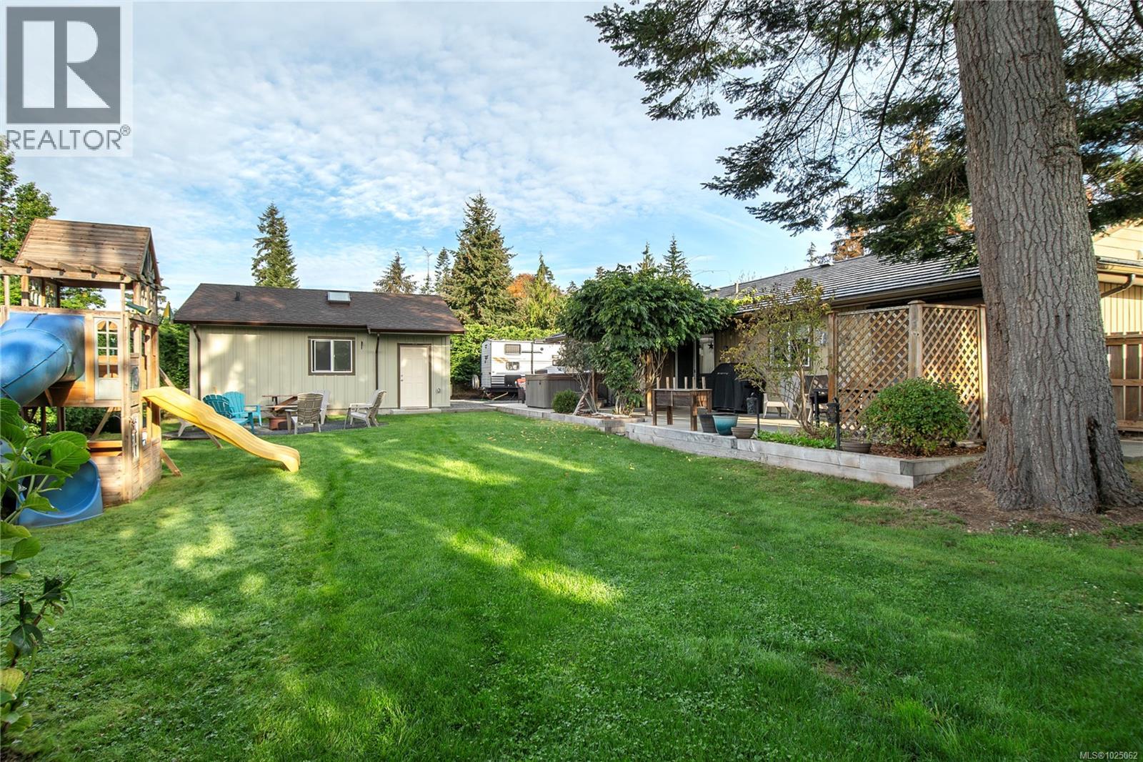 3879 Wavecrest Rd, Campbell River