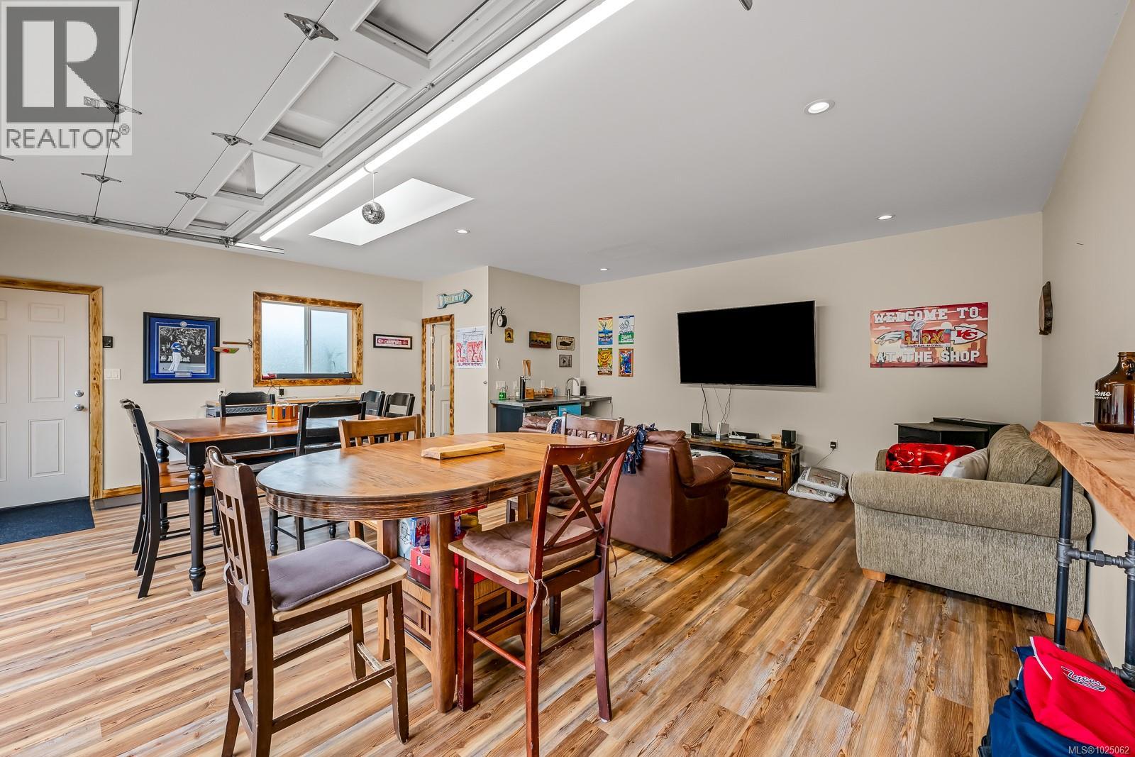 3879 Wavecrest Rd, Campbell River