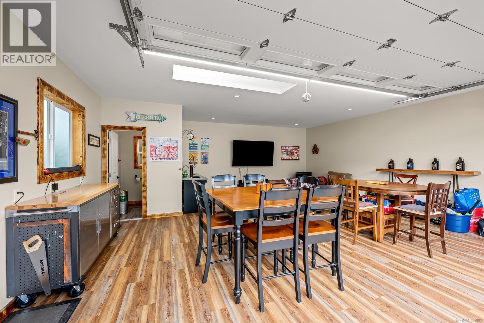 3879 Wavecrest Rd, Campbell River