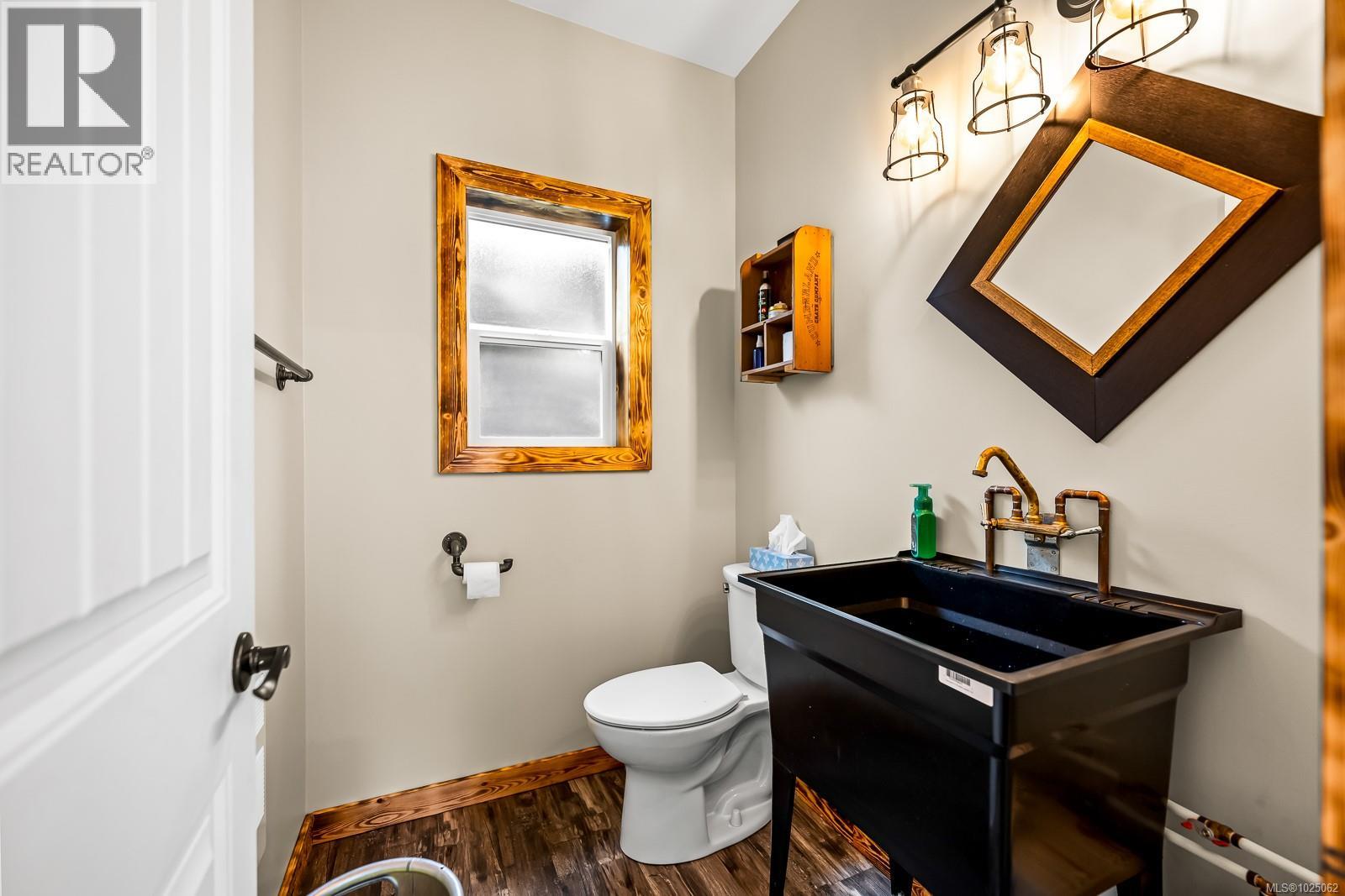 3879 Wavecrest Rd, Campbell River