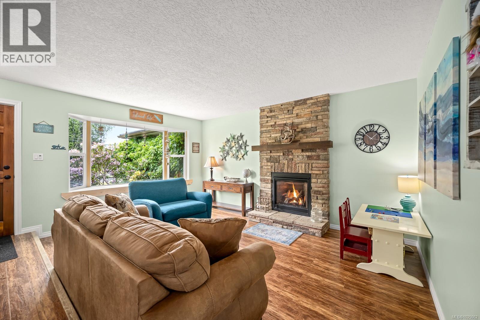 3879 Wavecrest Rd, Campbell River