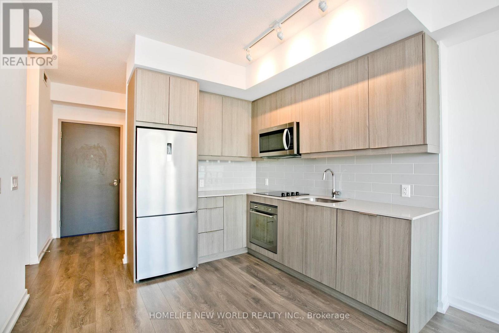 2004 - 32 FOREST MANOR ROAD - Photo 4 of 25, Toronto (Henry Farm), Ontario