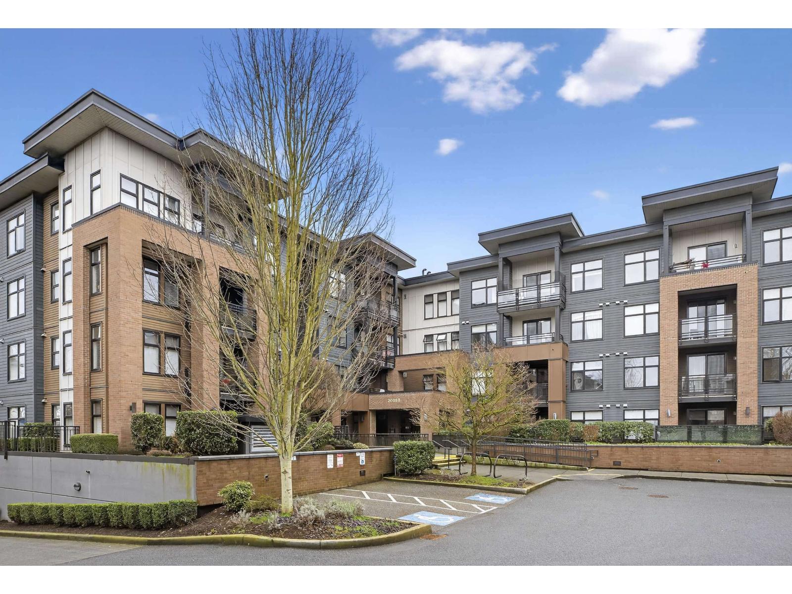 216 20068 FRASER HIGHWAY, Langley