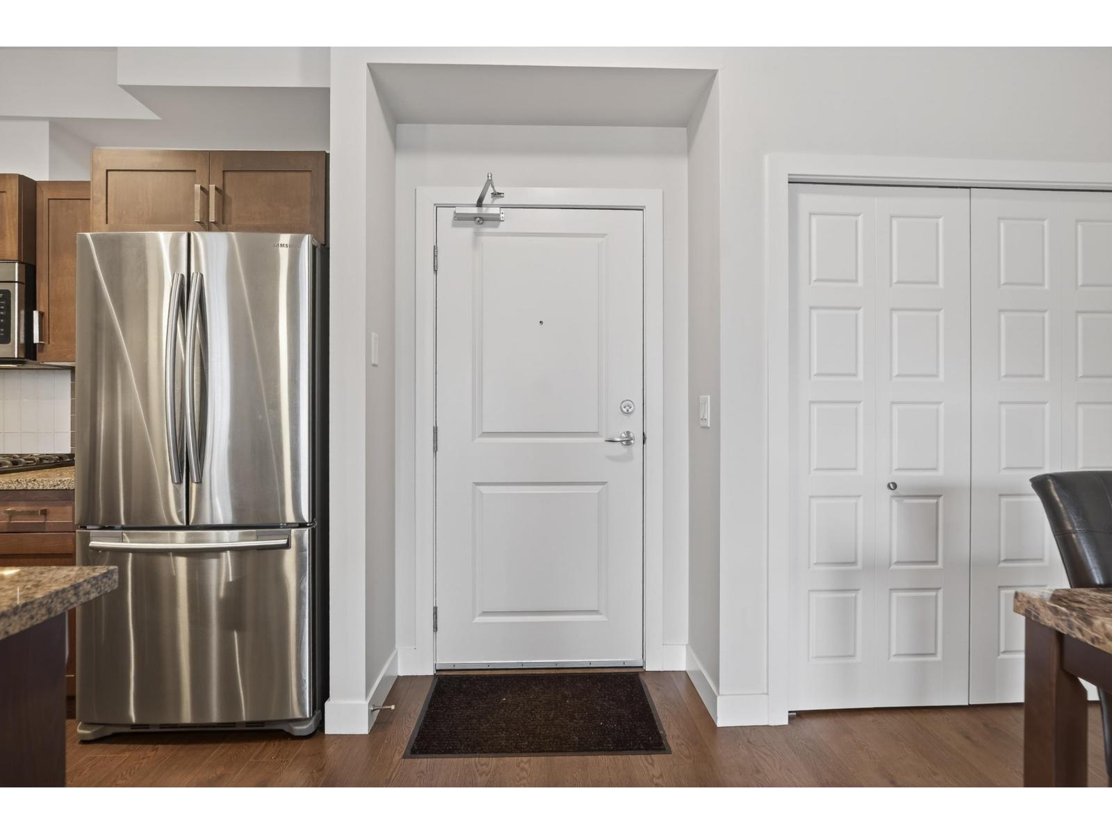 216 20068 FRASER HIGHWAY, Langley