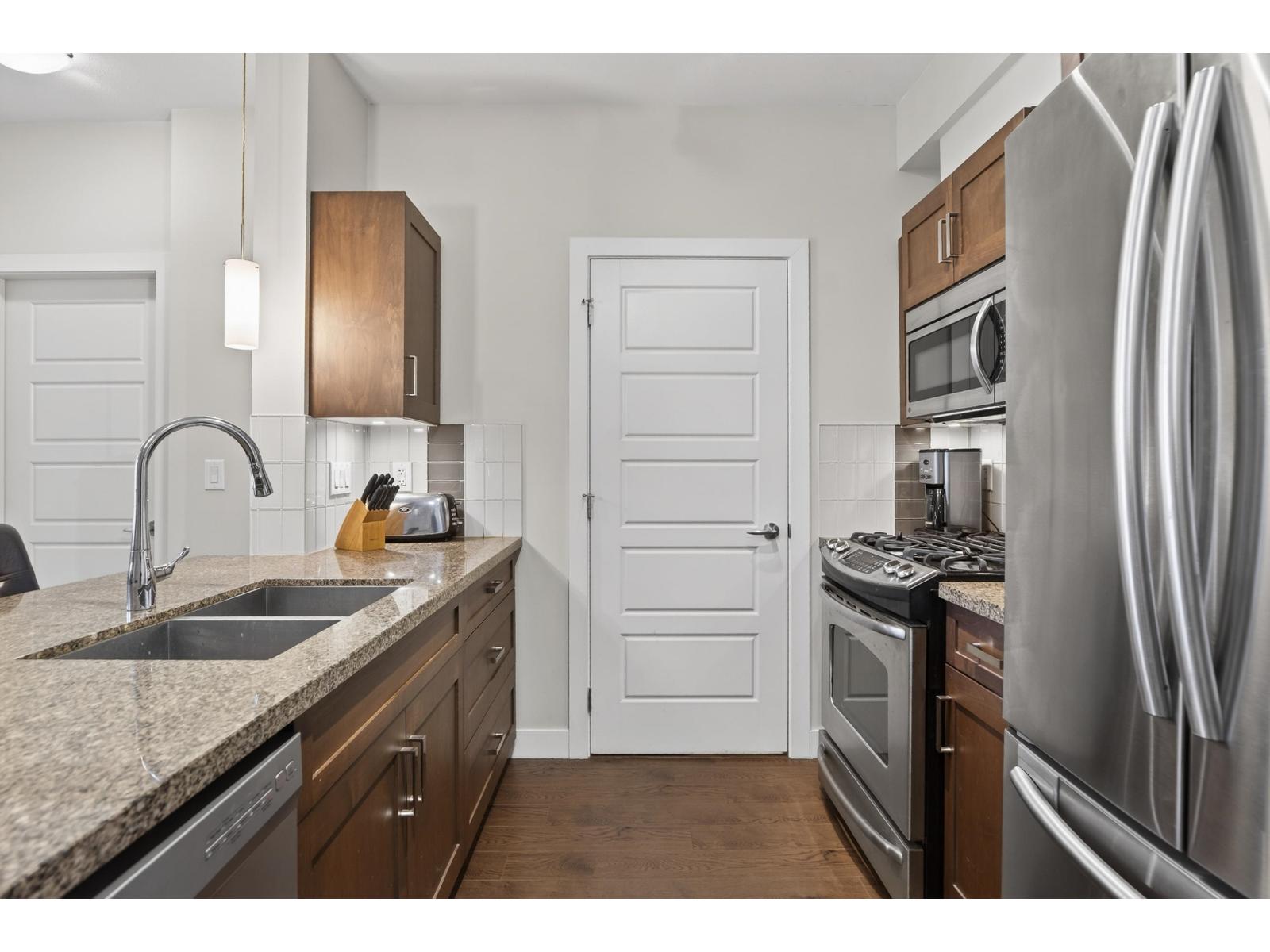 216 20068 FRASER HIGHWAY, Langley