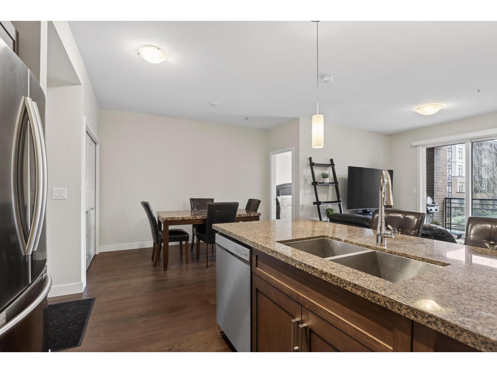 216 20068 FRASER HIGHWAY, Langley