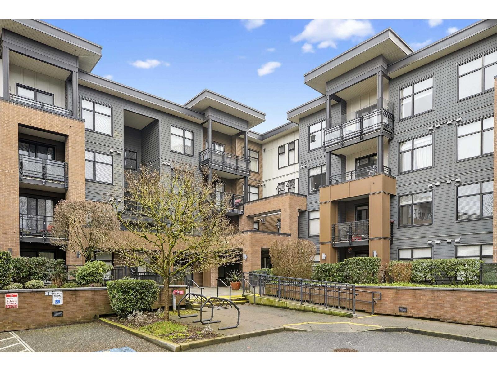 216 20068 FRASER HIGHWAY, Langley