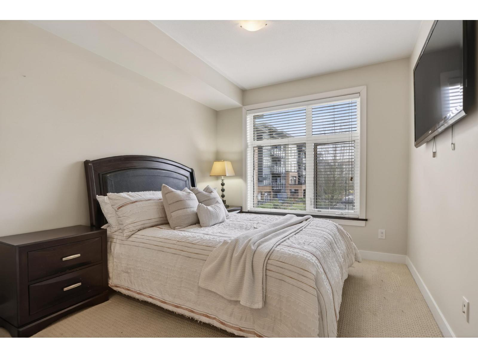 216 20068 FRASER HIGHWAY, Langley