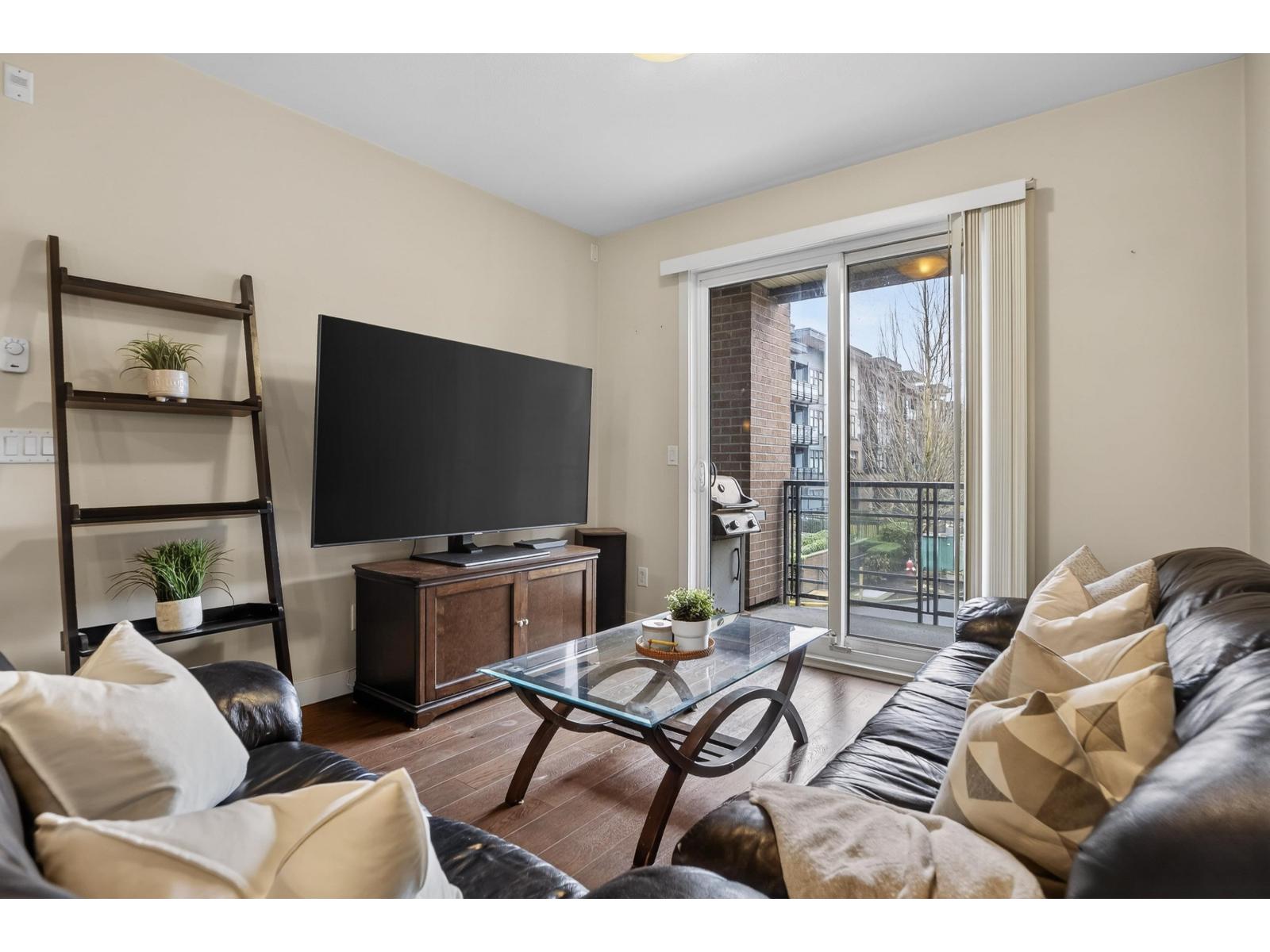 216 20068 FRASER HIGHWAY, Langley