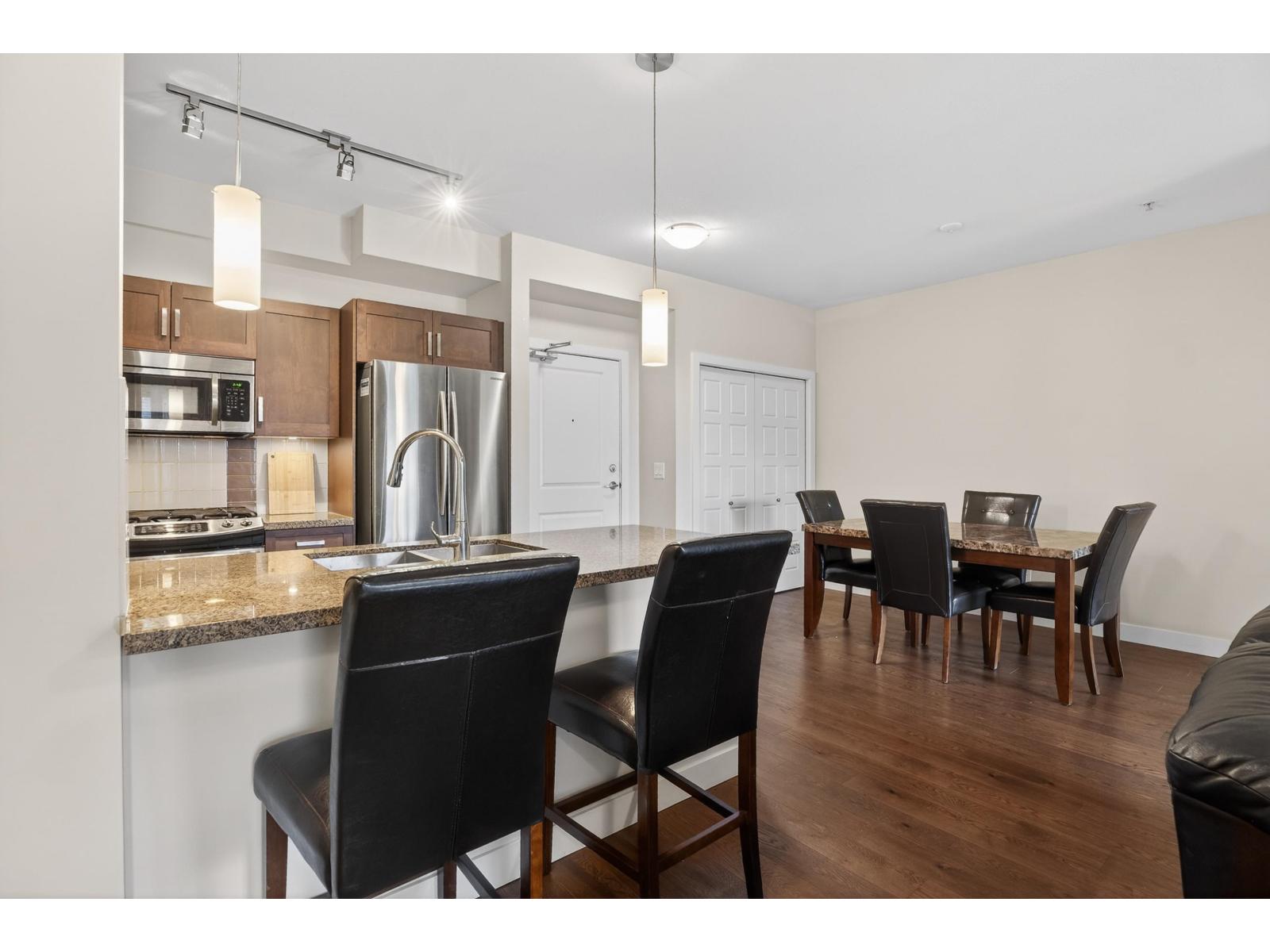 216 20068 FRASER HIGHWAY, Langley