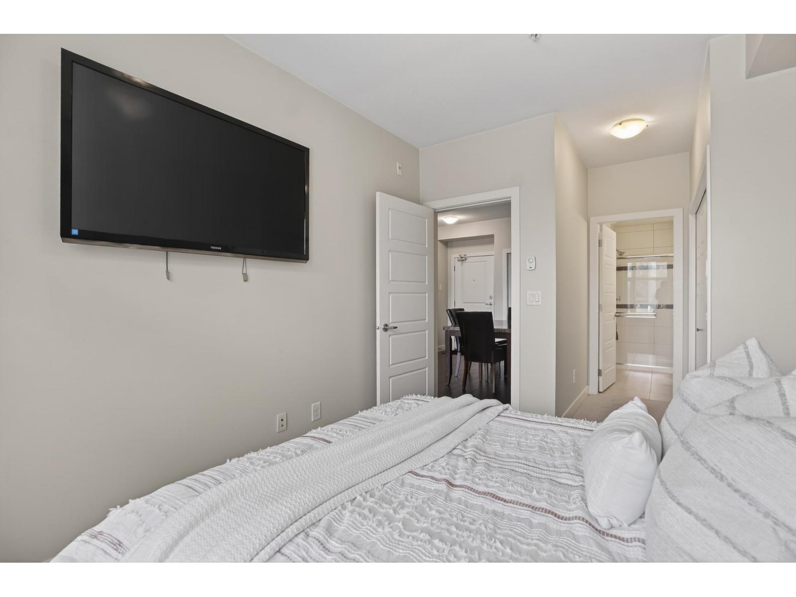 216 20068 FRASER HIGHWAY, Langley