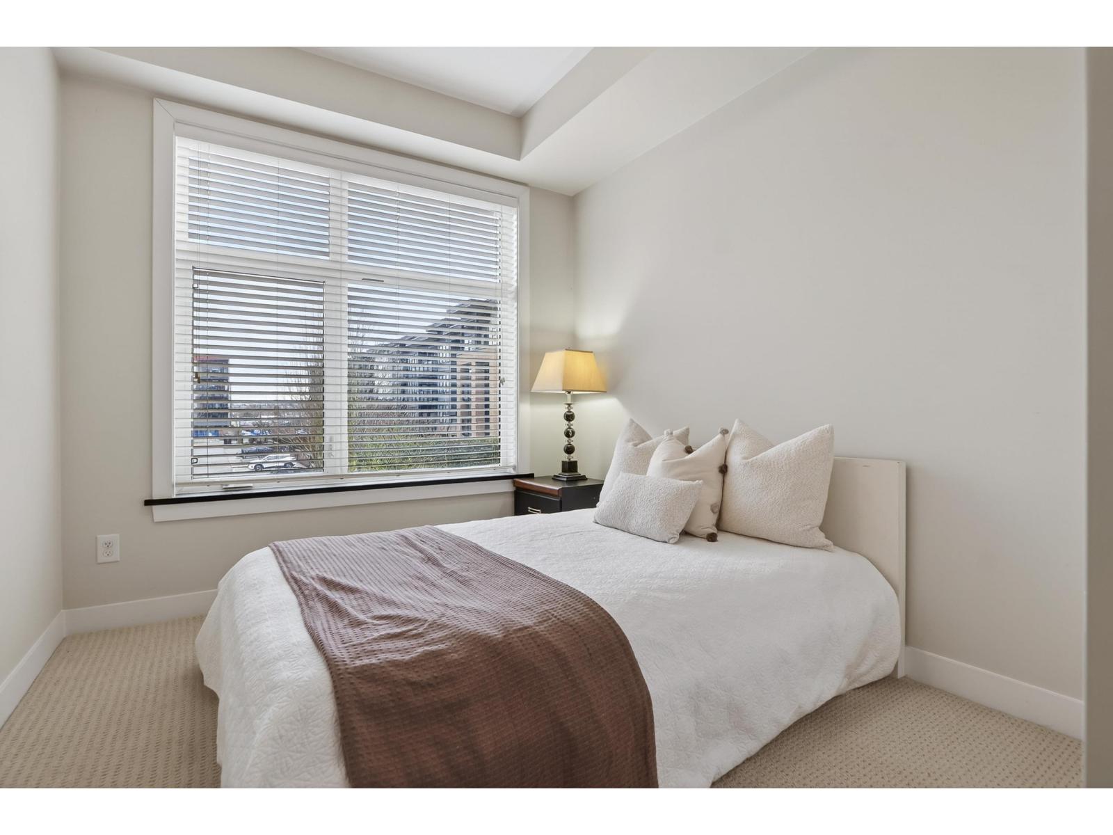 216 20068 FRASER HIGHWAY, Langley