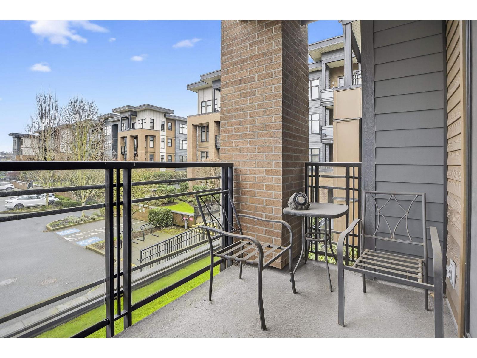 216 20068 FRASER HIGHWAY, Langley