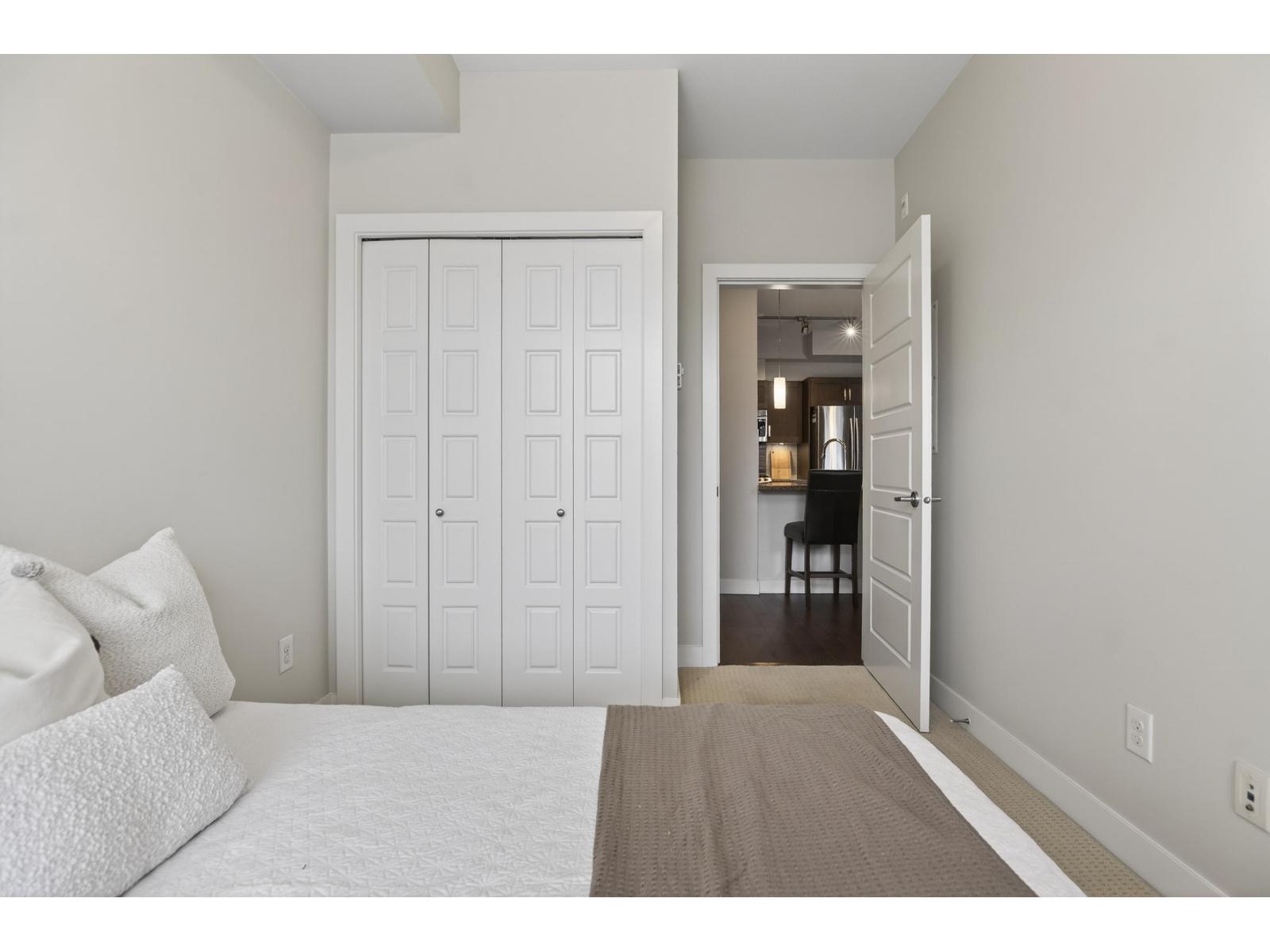 216 20068 FRASER HIGHWAY, Langley