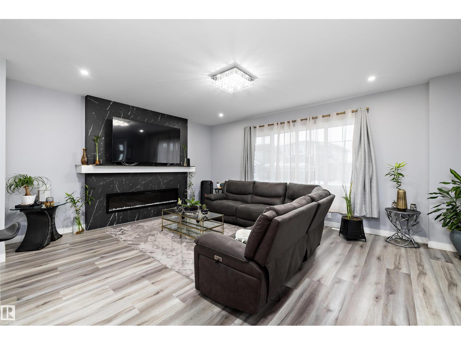 4223 VETERANS WY NW - 4
