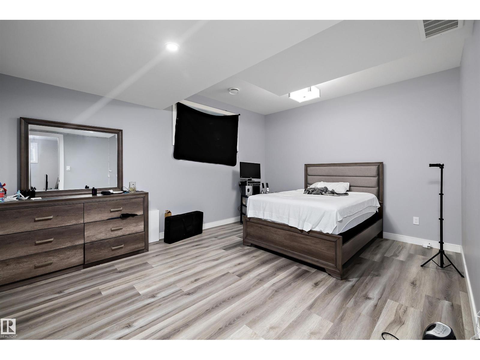 4223 VETERANS WY NW - 44