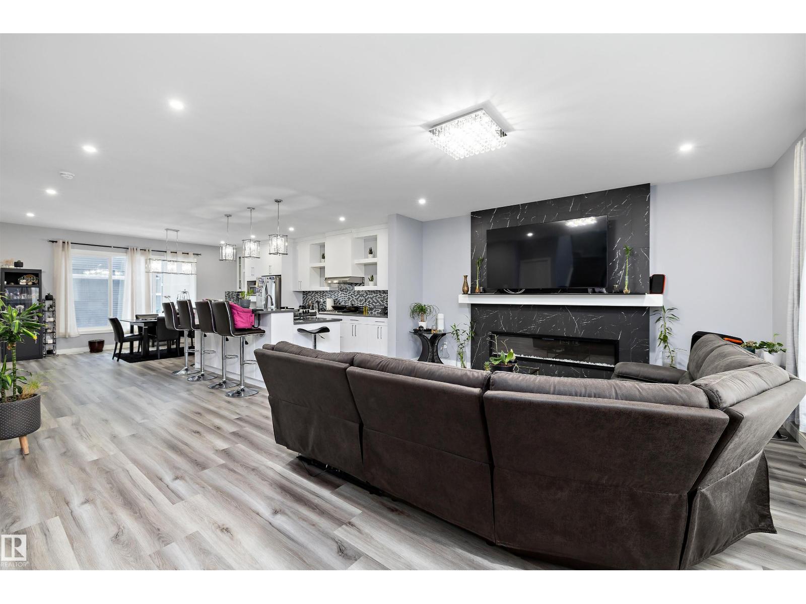 4223 VETERANS WY NW - 5