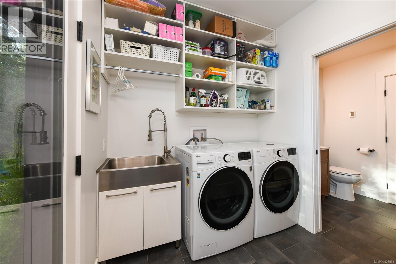 7592/7586 GABBY RD - 50