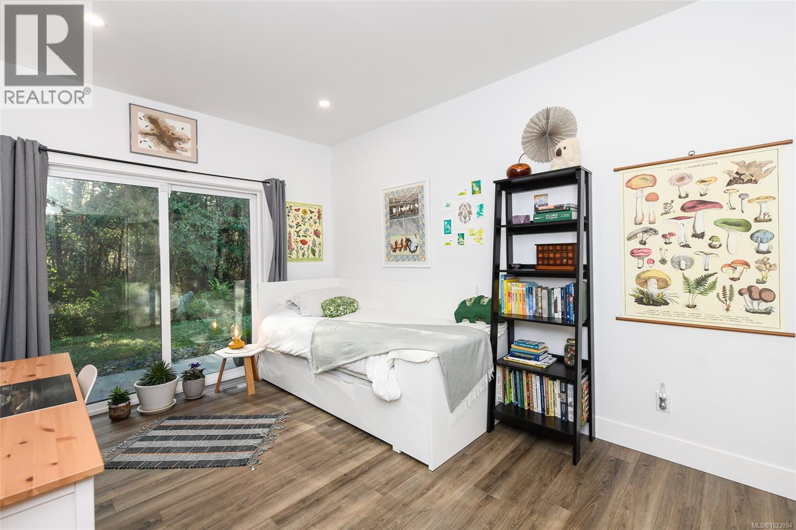 7592/7586 GABBY RD - 40