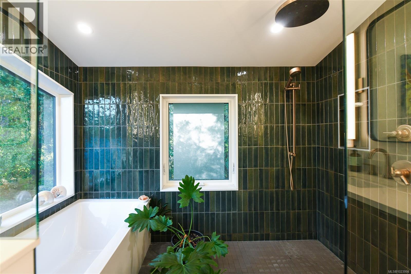 7592/7586 GABBY RD - 29