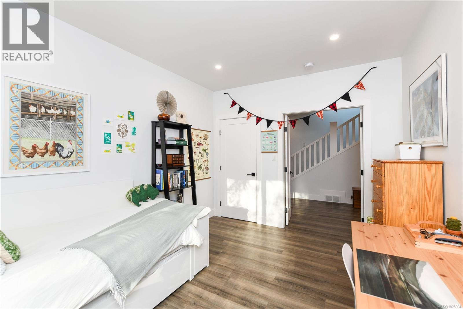 7592/7586 GABBY RD - 39