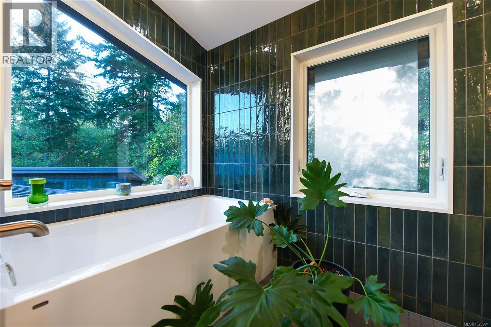 7592/7586 GABBY RD - 28