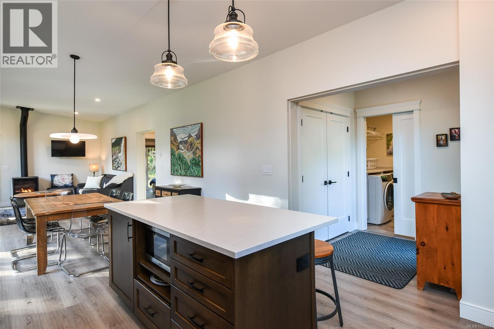 7592/7586 GABBY RD - 73