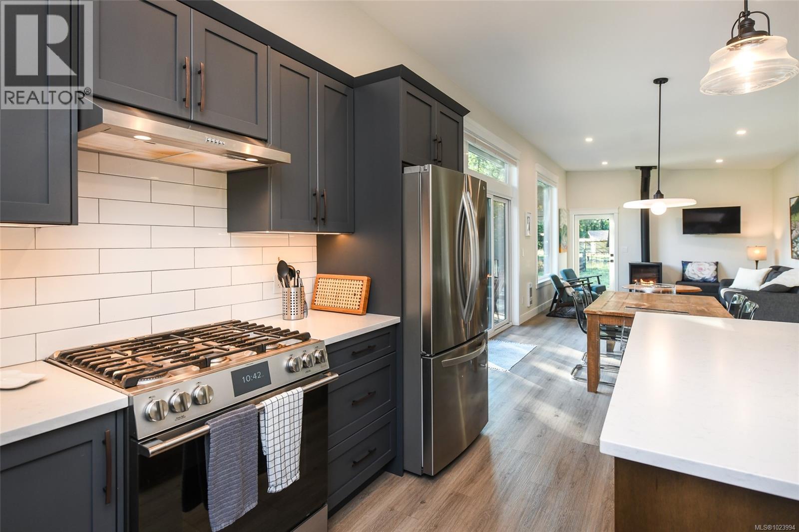 7592/7586 GABBY RD - 74