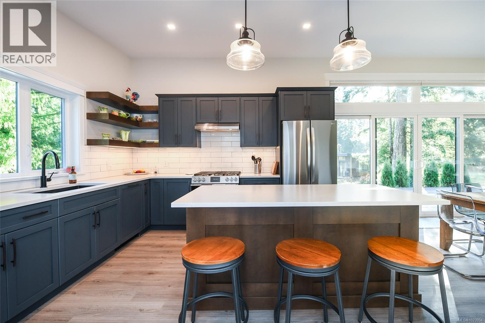 7592/7586 GABBY RD - 75