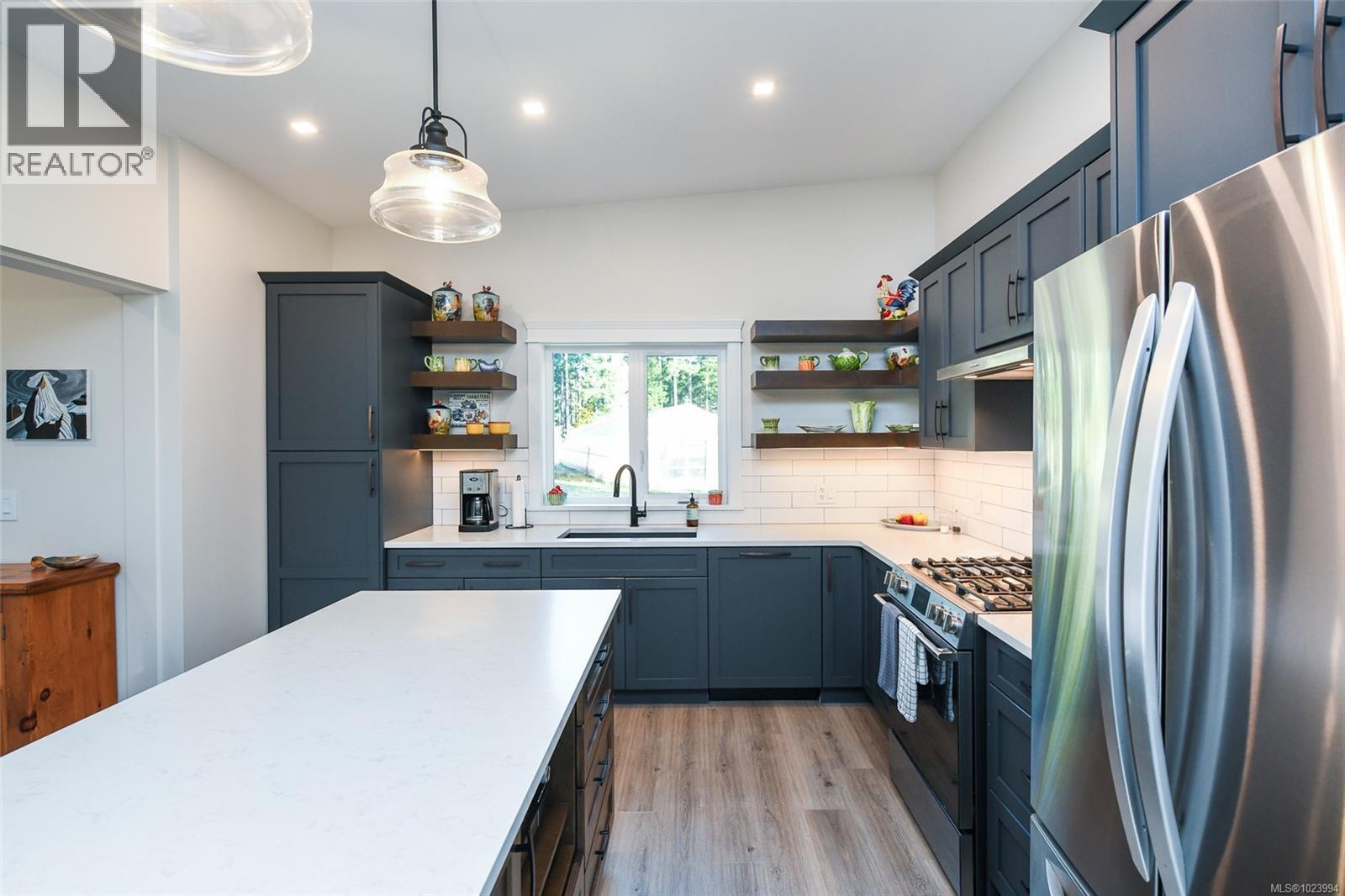 7592/7586 GABBY RD - 76