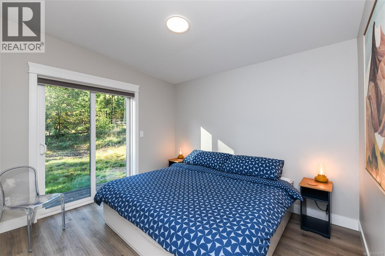 7592/7586 GABBY RD - 84