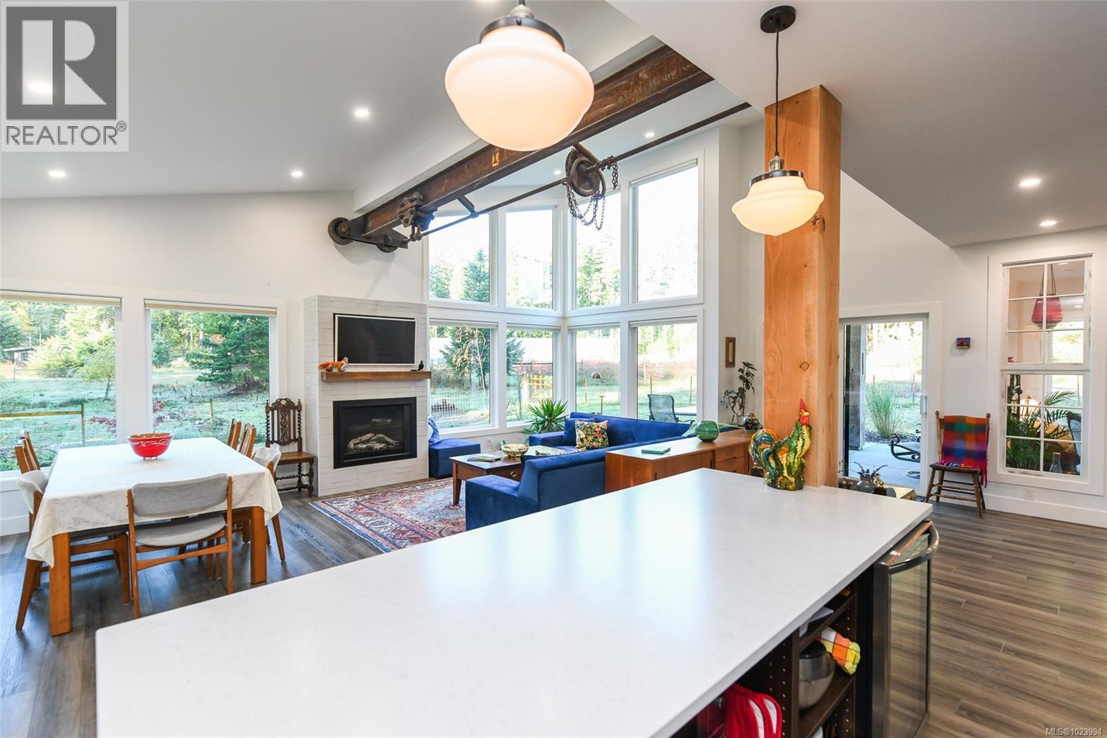 7592/7586 GABBY RD - 8