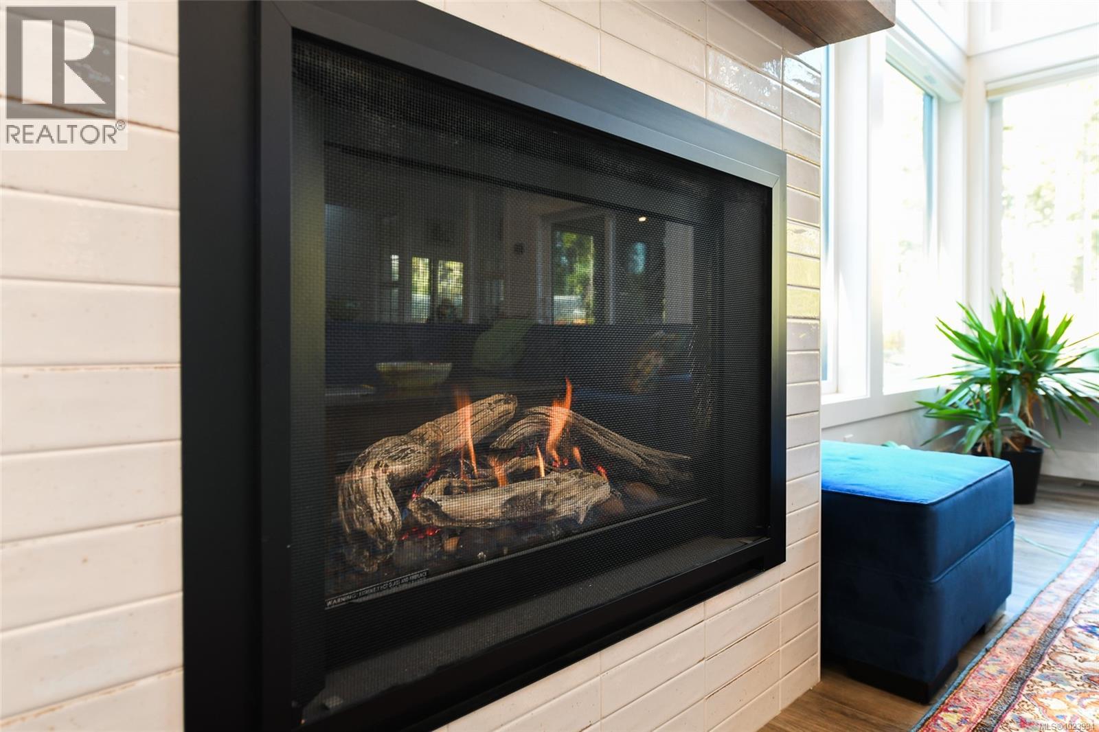 7592/7586 GABBY RD - 19