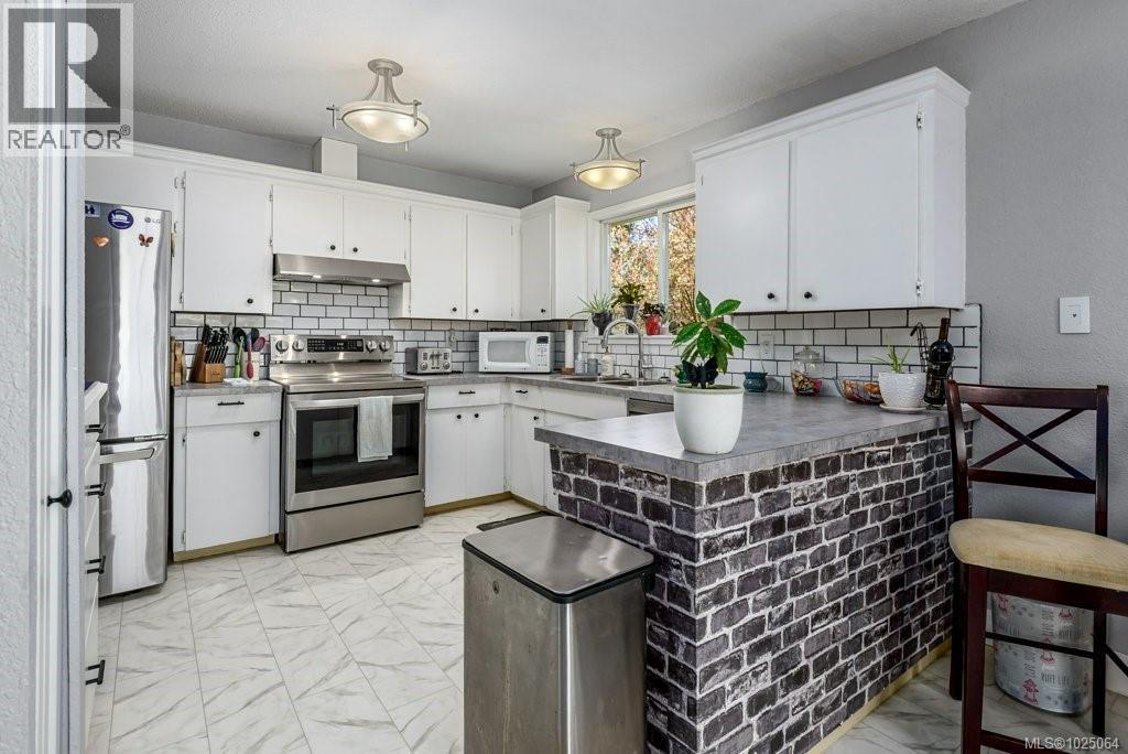 4696 Gail Cres, Courtenay