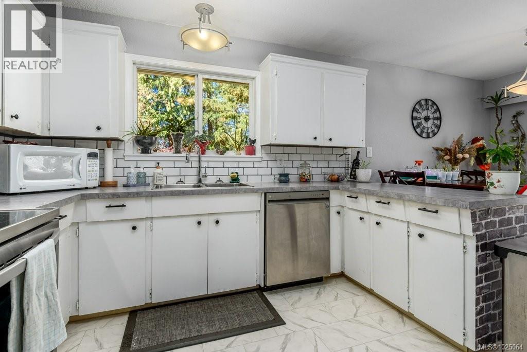 4696 Gail Cres, Courtenay