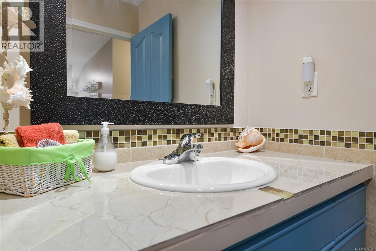  493 Abbott Road, Mayne Island