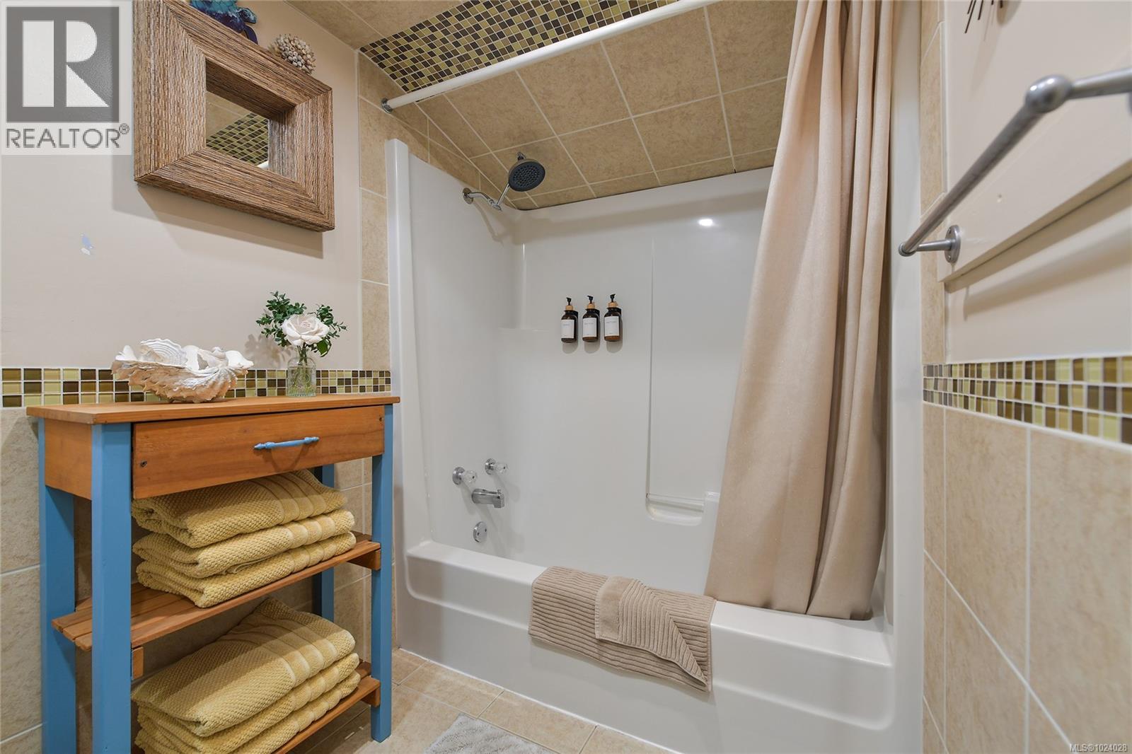  493 Abbott Road, Mayne Island