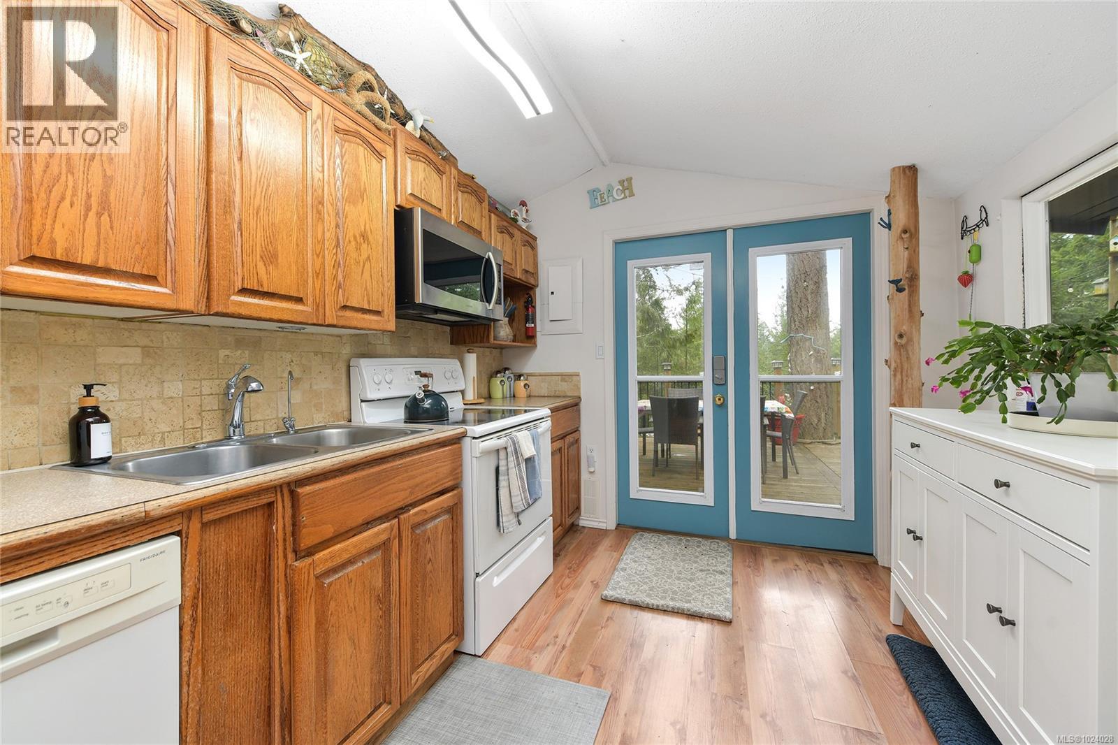  493 Abbott Road, Mayne Island