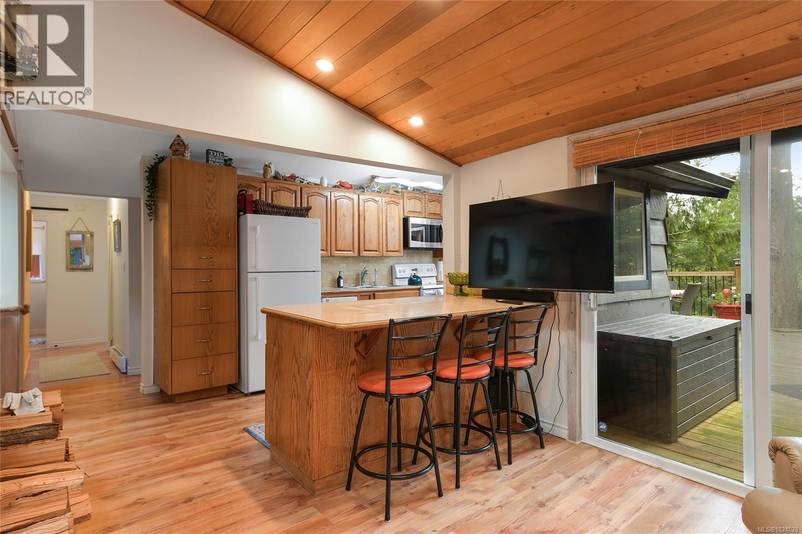  493 Abbott Road, Mayne Island