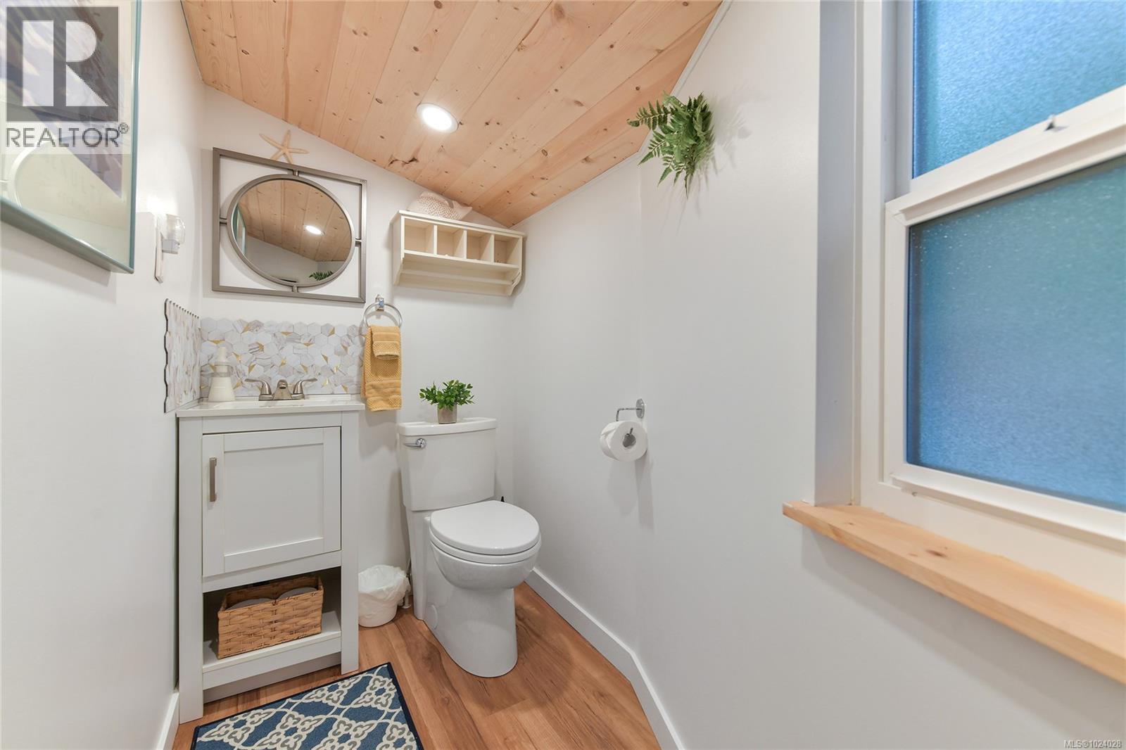  493 Abbott Road, Mayne Island