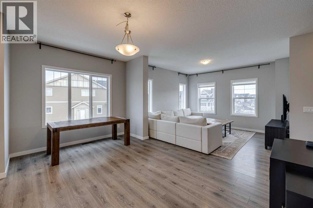 221 Sundown Road, Cochrane