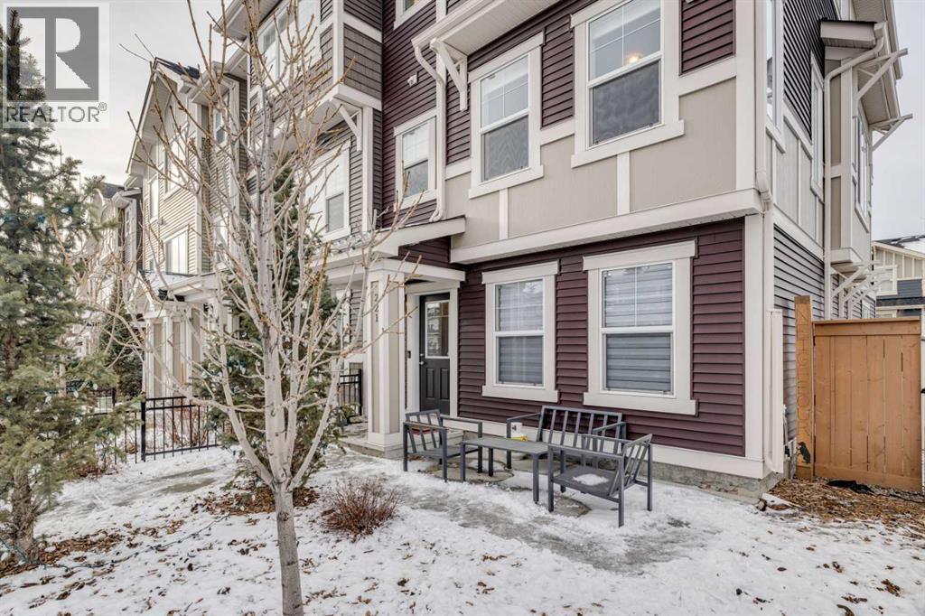 221 Sundown Road, Cochrane